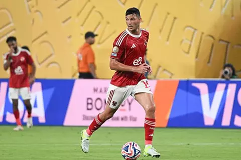 والده ليلا كورة: أشرف داري لا يفكر في الرحيل عن الأهلي.. ويتعرض لشائعات كثيرة